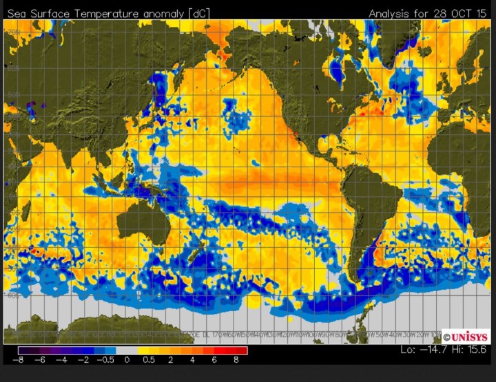 Abweichungen der Temperaturen (wahrscheinlich) zum international üblichen modernen WMO-Klimamittel der globalen Meeresoberflächentemperaturen am 28.10.2015. Währen der nördliche Nirdatlantik weiter unterkühlt ist, zeigt sich der Ostpazifik weiter deutlich überwärmt. Quelle: 
